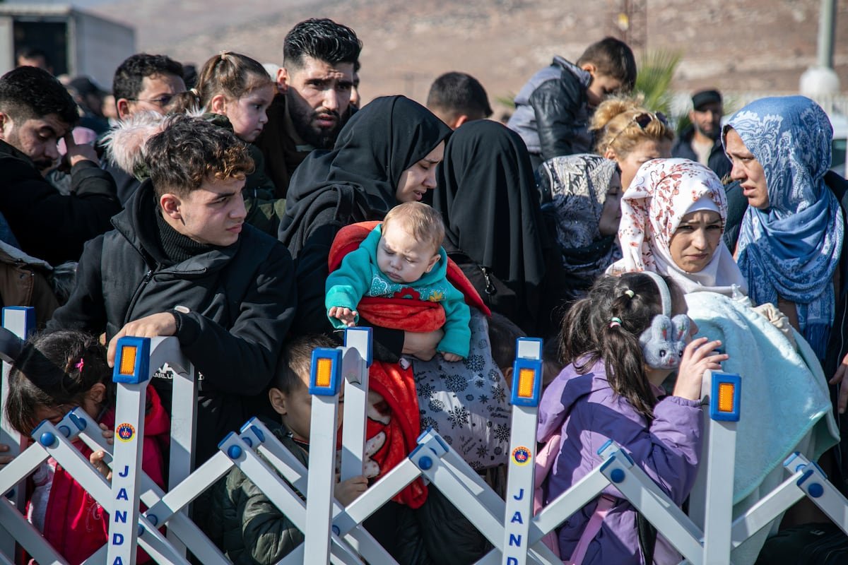 Cientos de refugiados sirios en Turquía se agolpan en la frontera: “Volveremos y reconstruiremos el país” | Internacional