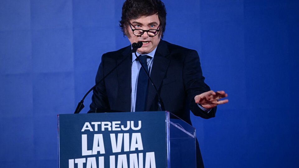 Con datos falsos, Milei le dijo a un diario italiano que la motosierra es “un éxito” | “Tengo un 60% de aprobación” 