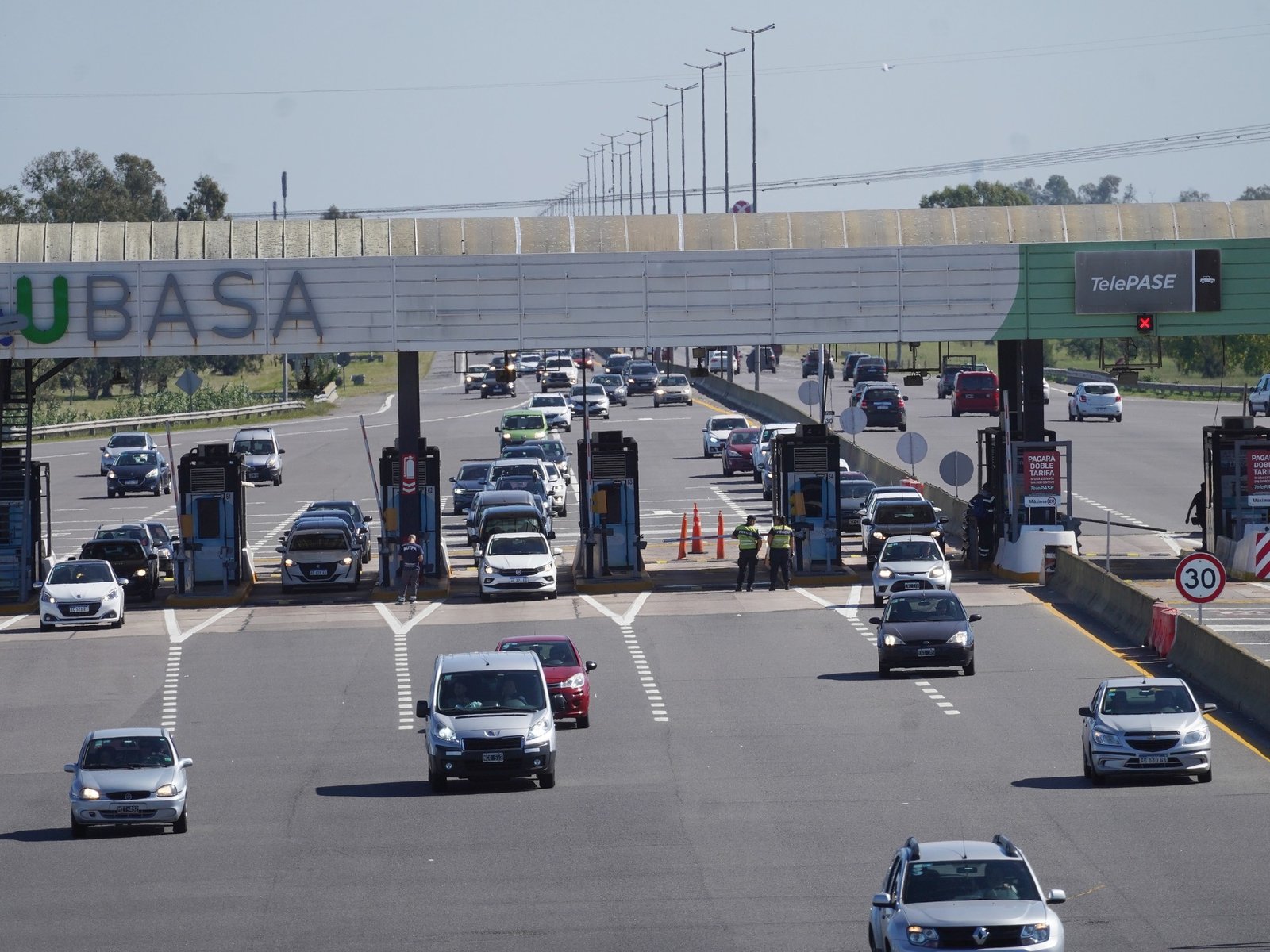 Con el inicio de la temporada, Kicillof autorizó un aumento del 23% en los peajes a la Costa
