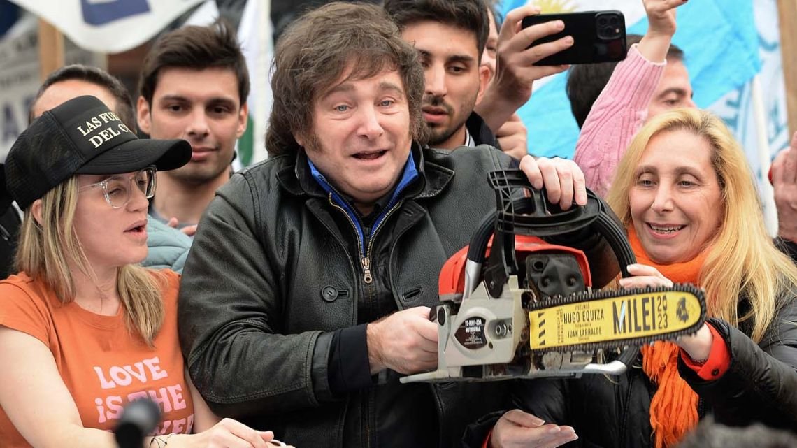 Del ajuste que “paga la casta” a la dolarización: las promesas incumplidas de Javier Milei