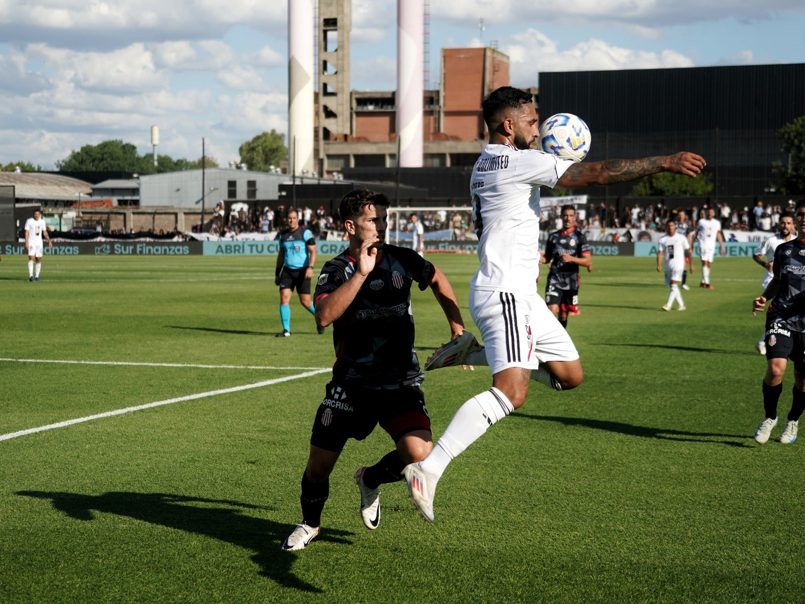 Deportivo Riestra y Barracas Central aburrieron con un empate sin goles en su segundo clásico en Primera