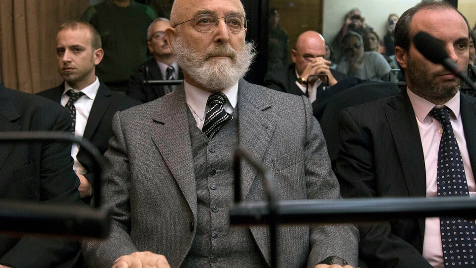 Diciembre 2001: La fiscalía y la querella rechazaron la solicitud de arresto domiciliario de Mathov y Santos | Los exfuncionarios de De la Rúa siguen detenidos en un sector especial de la cárcel de Ezeiza