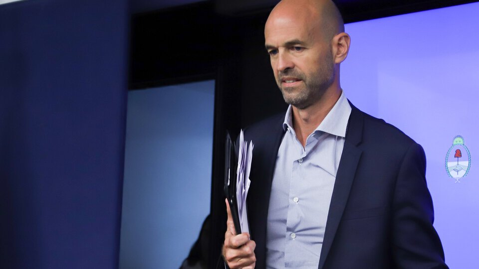 Dietrich prefiere que pierdan los PROpios 