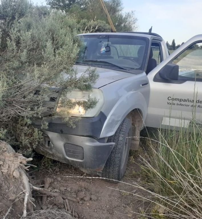 Dolavon: conductor al hospital tras fuerte choque en las chacras entre camioneta de CORFO y auto