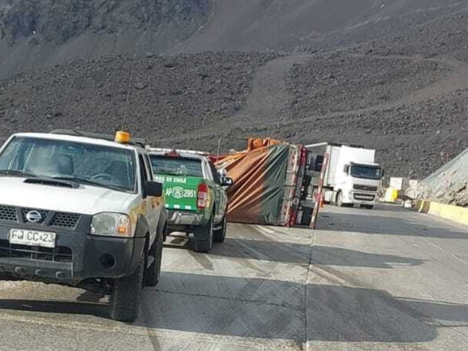 Dos mujeres argentinas murieron en la Cordillera cuando las chocó un camión y se desbarrancaron