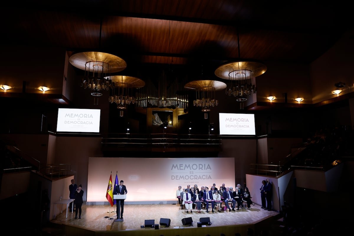 El Gobierno dedicará 2025 a celebrar más de un centenar de actos por la muerte de Franco y la llegada de la democracia | España