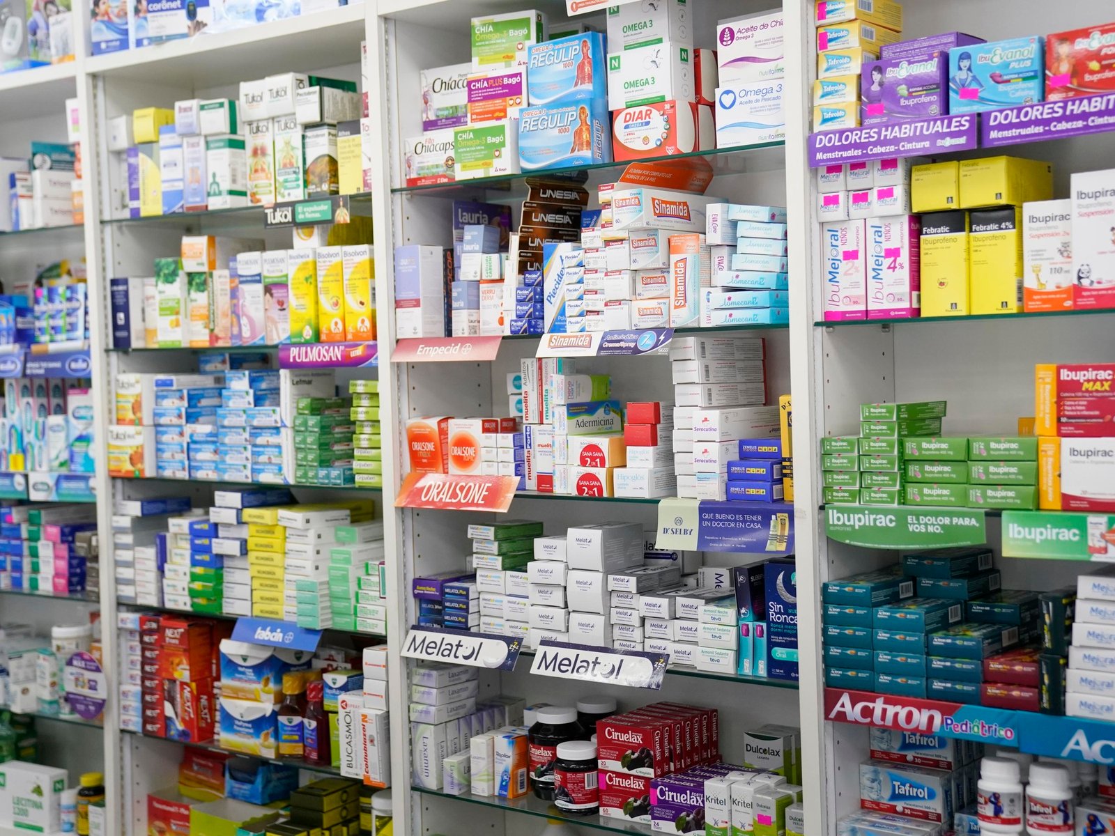 El Gobierno pasa más remedios a venta libre y en el inicio de 2025 ya no tendrán descuento en farmacias
