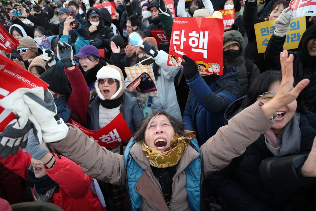 El Parlamento de Corea del Sur vota a favor de la destitución del presidente por declarar la ley marcial | Internacional