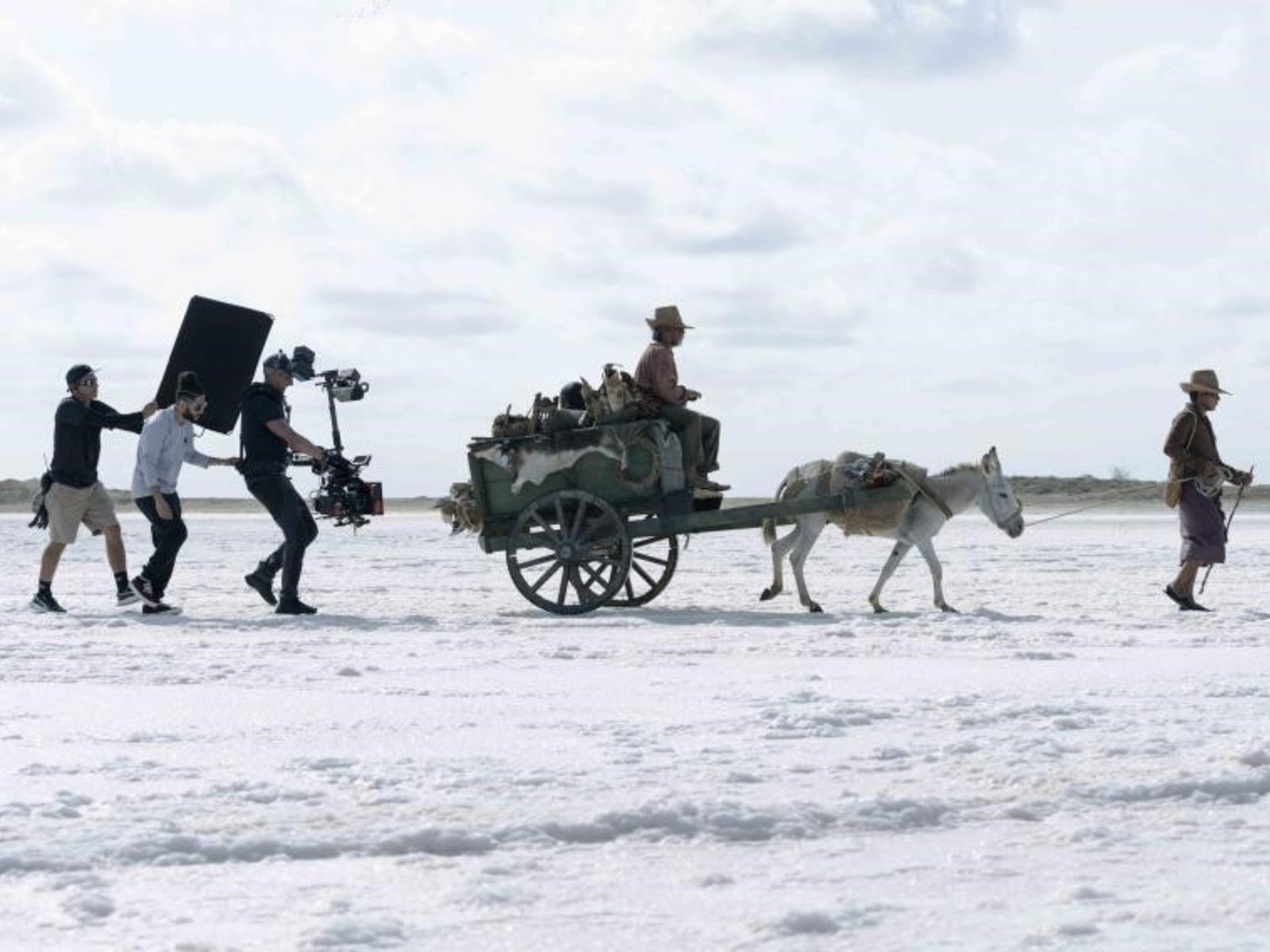 El director de “Cien Años de Soledad” anticipa lo mejor de la adaptación, que estrena mañana