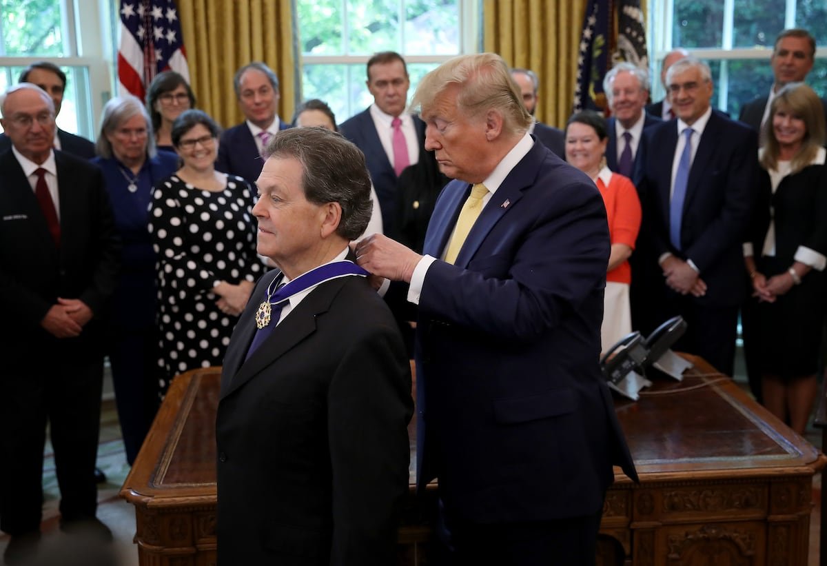 El discutido Arthur Laffer celebra los 50 años de su curva: “Con Trump habrá bajada de impuestos y desregulación” | Economía