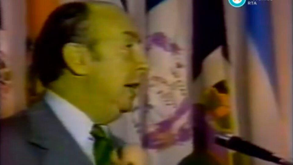 El futuro repite al pasado: la historia de la cumbre mundial de la ultraderecha que organizó la dictadura | El antecedente al encuentro que este miércoles encabeza Milei