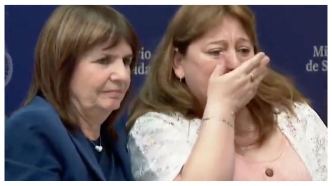 El momento en el que la madre del gendarme detenido en Venezuela se quebró: “No es fácil, no puedo hablar”