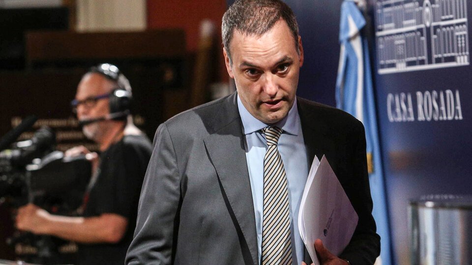 El odiador serial de los trabajadores del Estado que fue trabajador del Estado