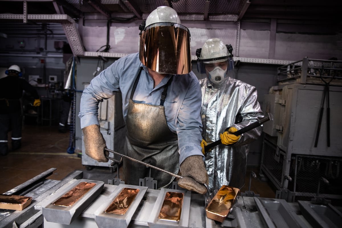 El precio del oro se ha disparado este año y los analistas creen que llegará a los 3.000 dólares en 2025 | Negocios