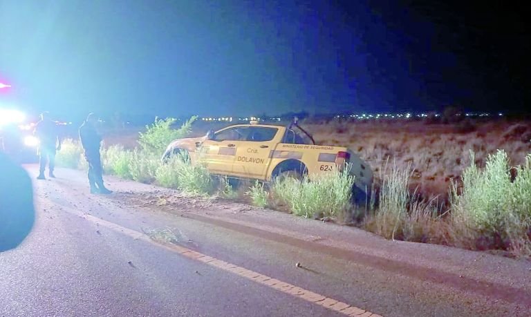 En persecución de Gaiman a Trelew patrullero termina en un zanjón, policías resultan golpeados y cae supuesto ladrón