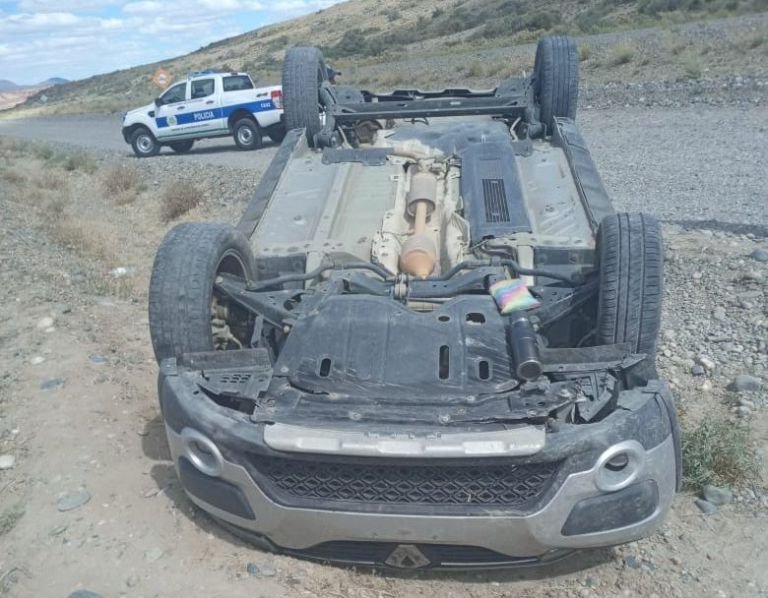 Espectacular vuelco en Ruta Nacional 25 de Los Altares