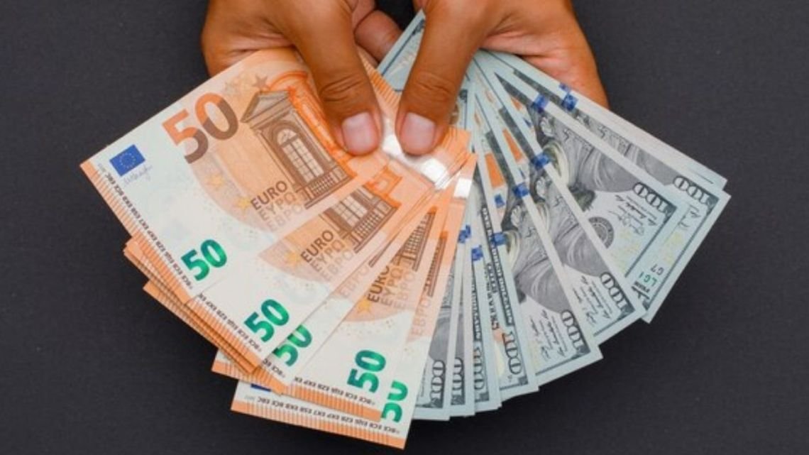 Euro hoy y euro blue hoy, EN VIVO: el minuto a minuto de la cotización de este viernes 27 de diciembre de 2024