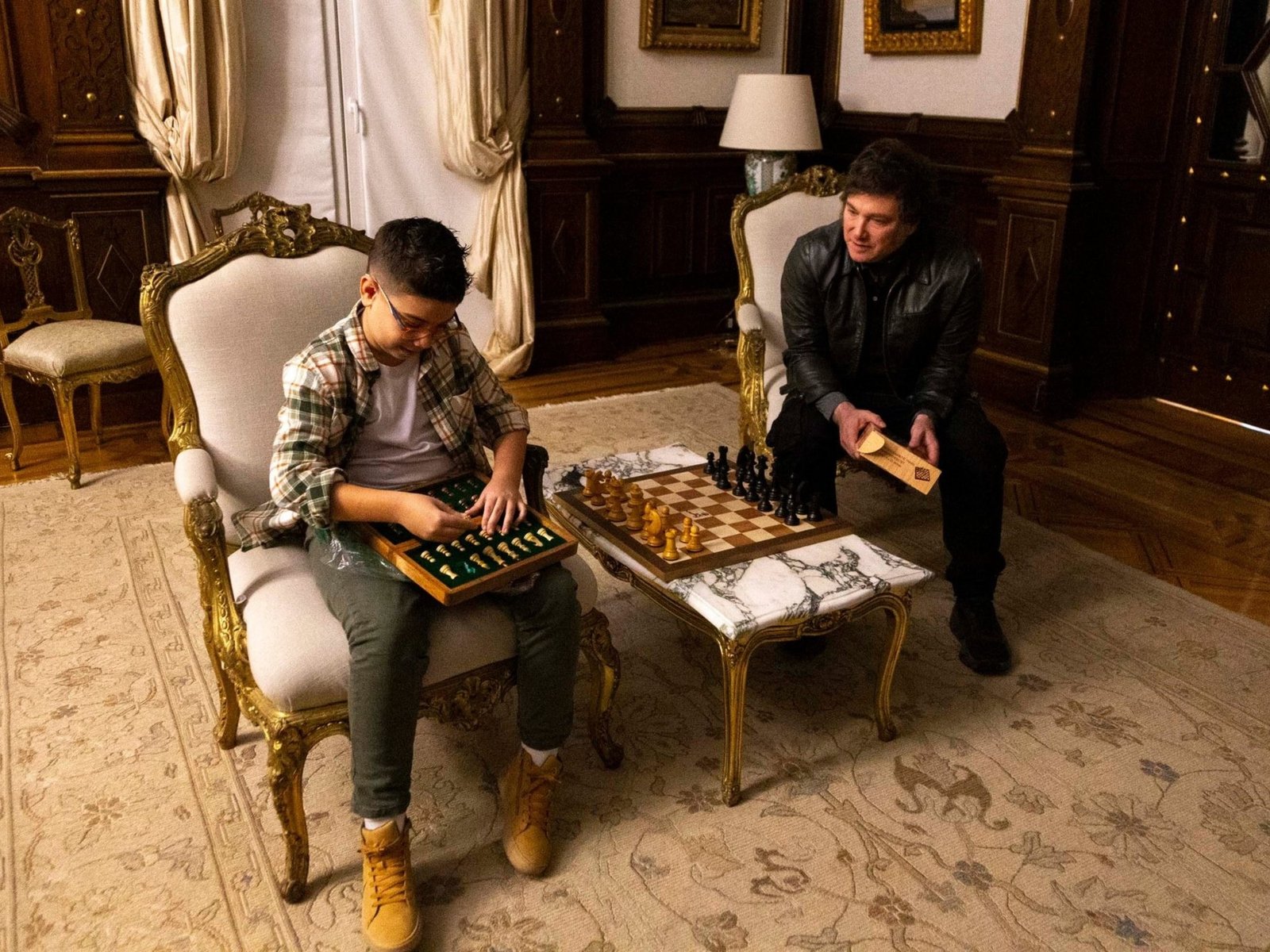 Faustino Oro, el prodigio que revoluciona el ajedrez a sus 11 años, visitó al presidente Javier Milei en la Casa Rosada