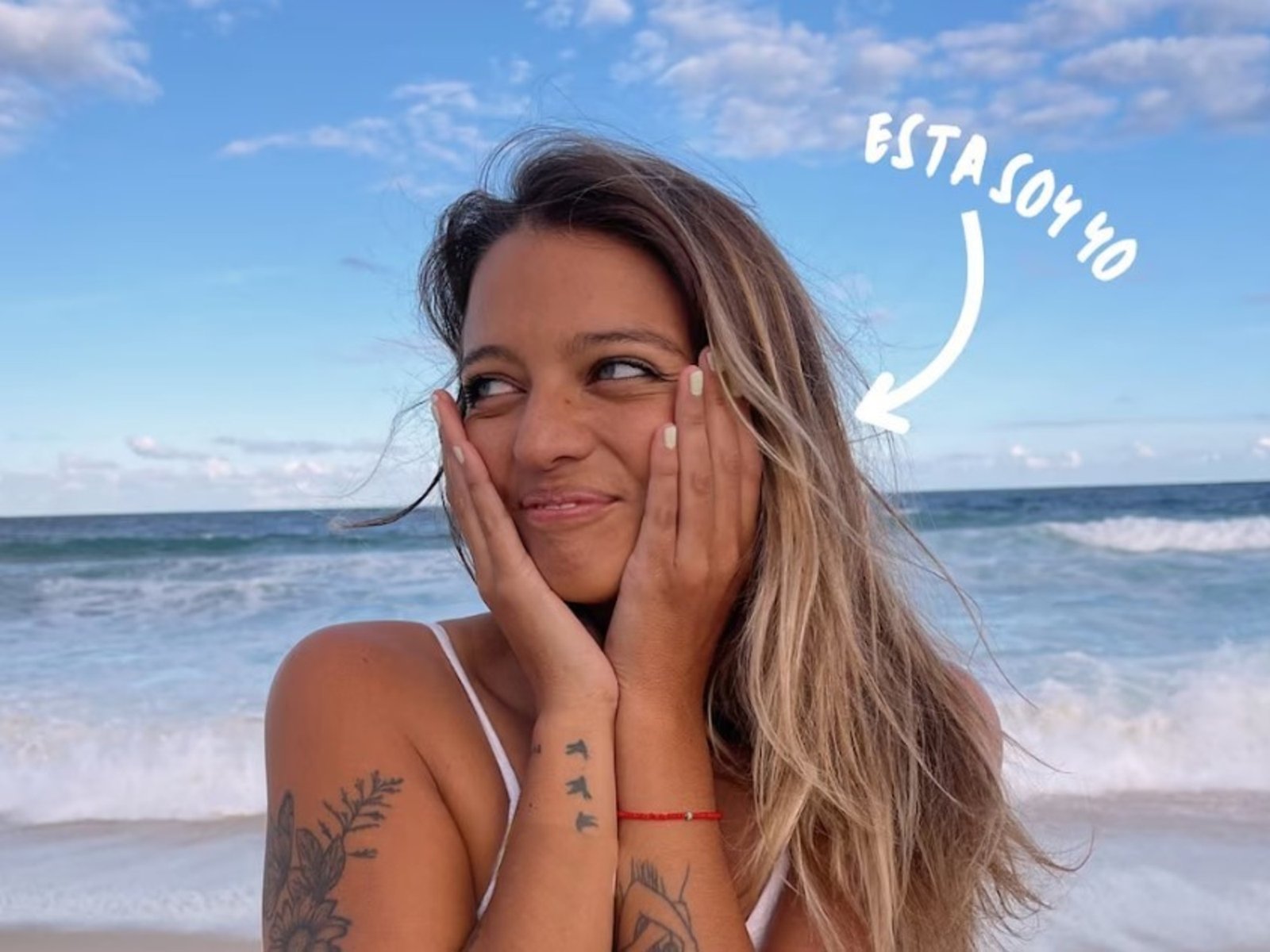 Frenaron un avión que iba a despegar de Córdoba para detener a una influencer acusada de estafar con criptomonedas