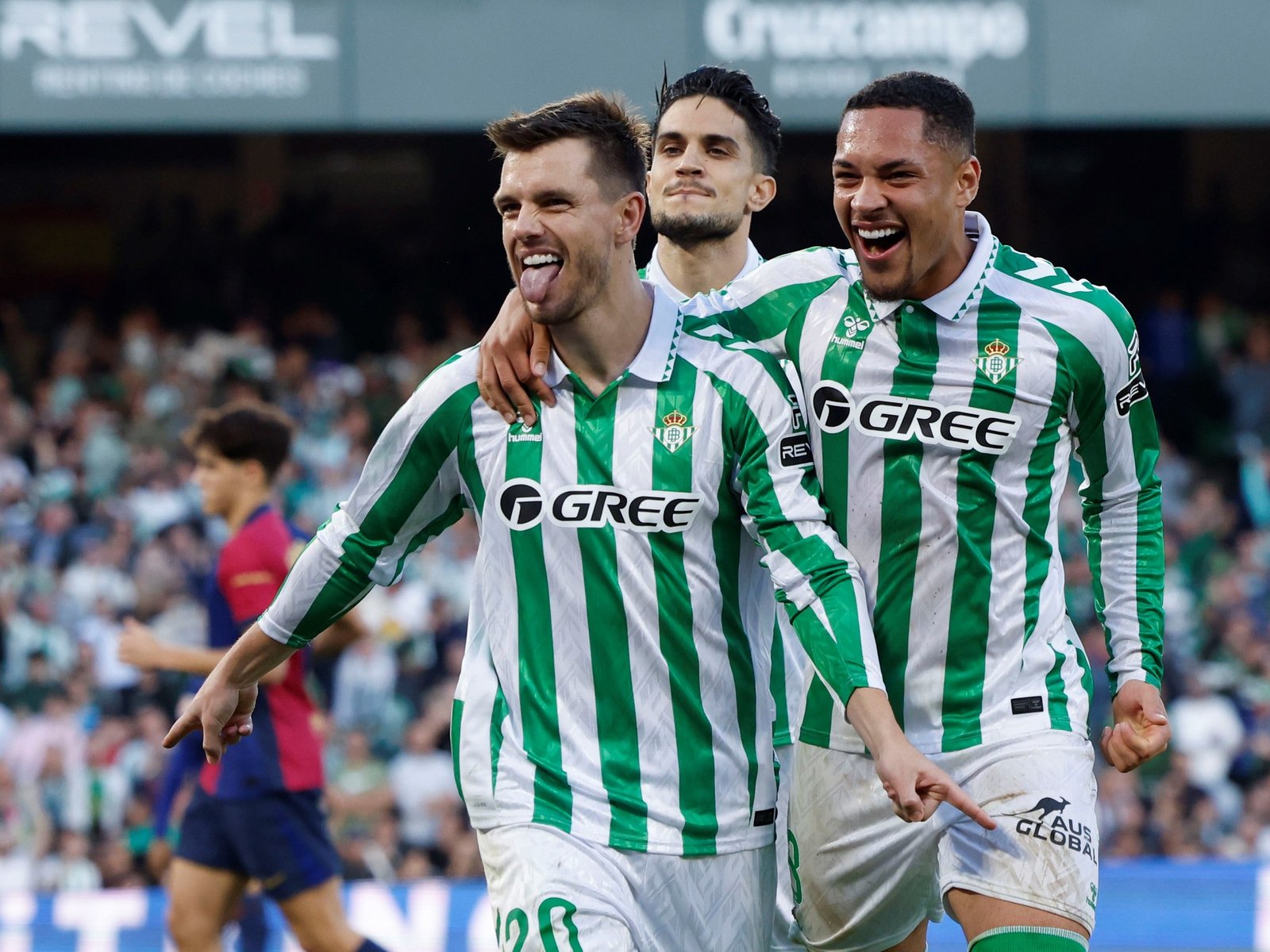 Gio Lo Celso volvió al gol y el Betis le robó un empate sobre la hora al Barcelona