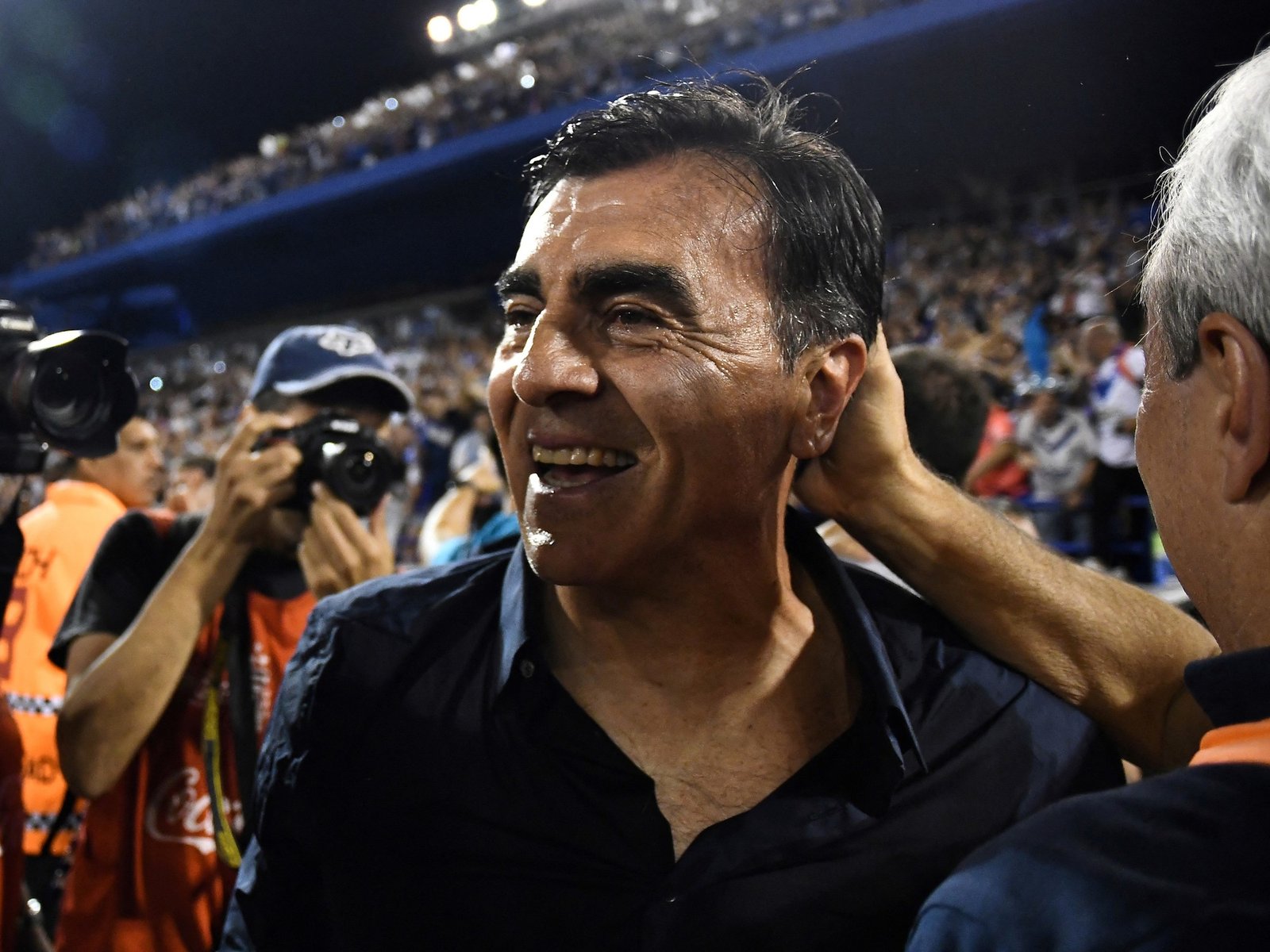 Gustavo Quinteros, el ‘profesor’ silencioso que enderezó un barco que se hundía, festejó a lo grande con Vélez y se metió en el Top 5 de técnicos más ganadores