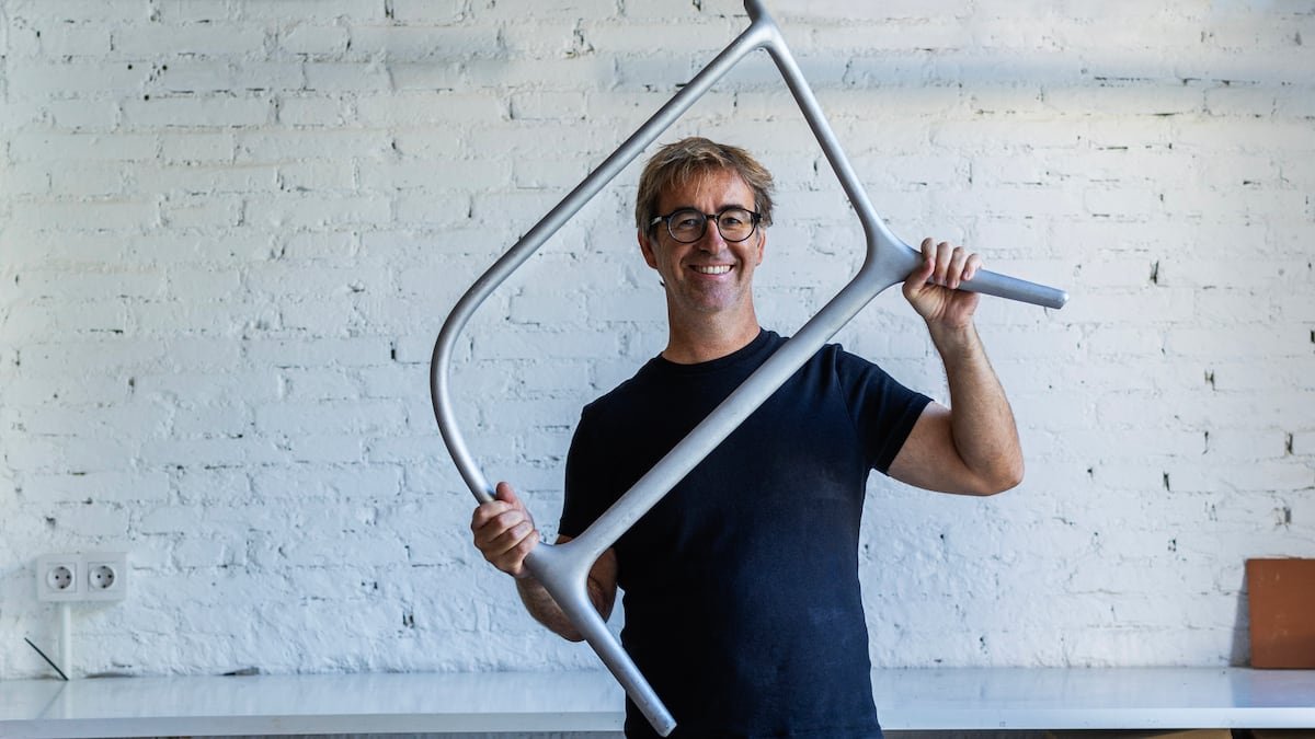 Héctor Serrano, premio Nacional de Diseño 2024: “El éxito es hacer lo que te gusta cuando quieras. El tiempo es lo más preciado en esta vida” | EL PAÍS Semanal: Personajes