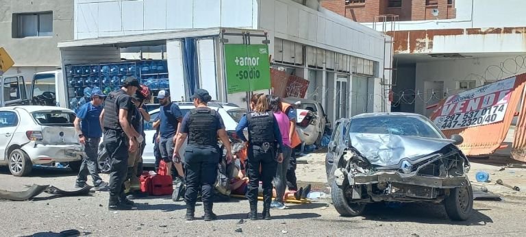 Impactante accidente múltiple en pleno centro de Comodoro Rivadavia