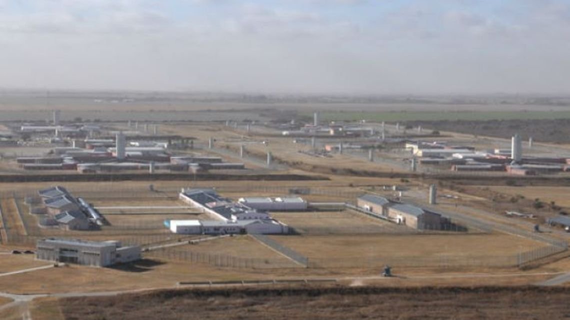 Inédito operativo en la cárcel de Bouwer: más de mil efectivos requisan el penal