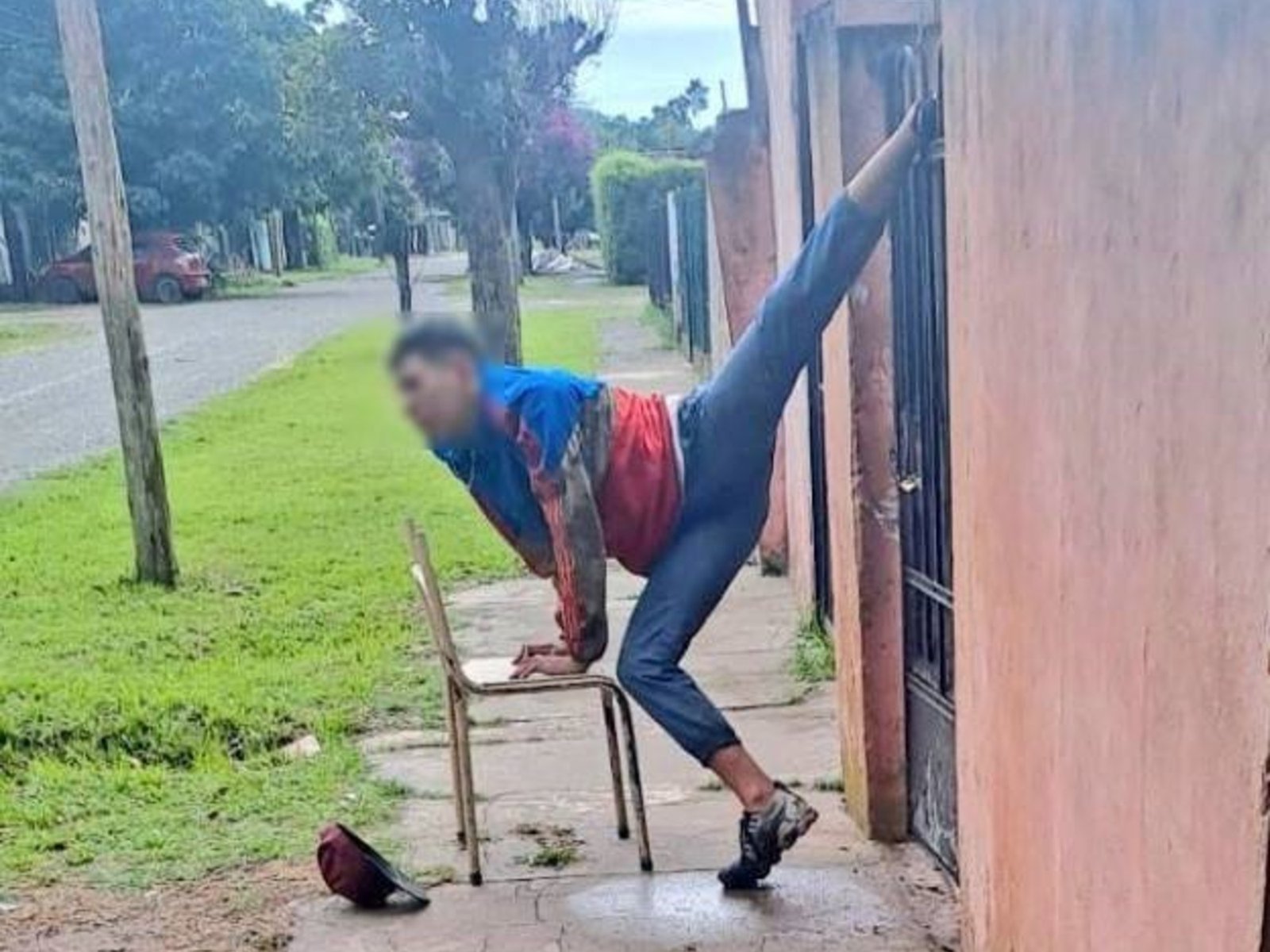 Intentó ingresar a una vivienda de San Miguel para robar y terminó con el pie clavado en la reja