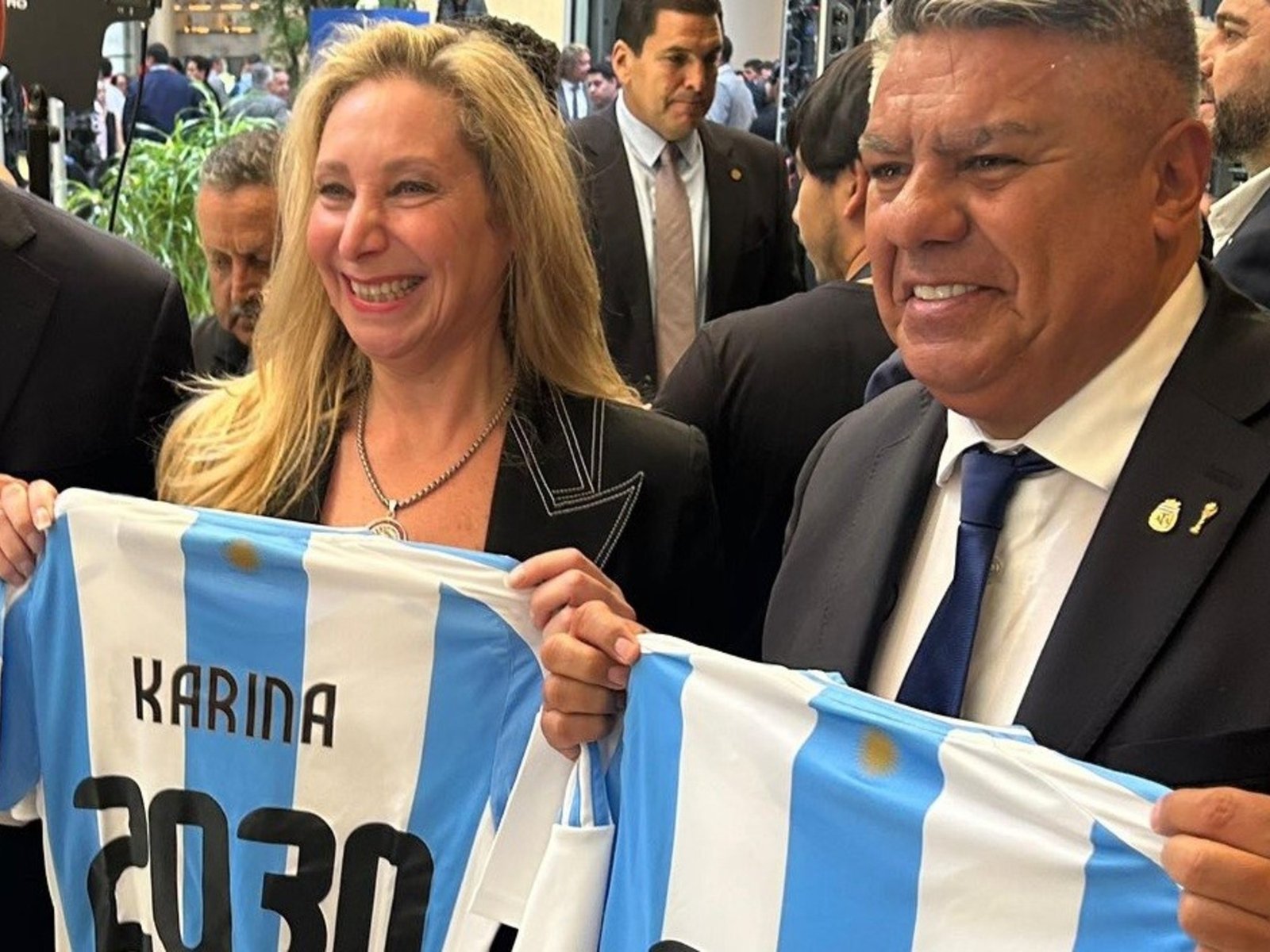 Javier Milei habló de la foto de su hermana Karina con Claudio Tapia en plena disputa con la AFA y celebró el Mundial 2030: “Es un gol fenomenal”