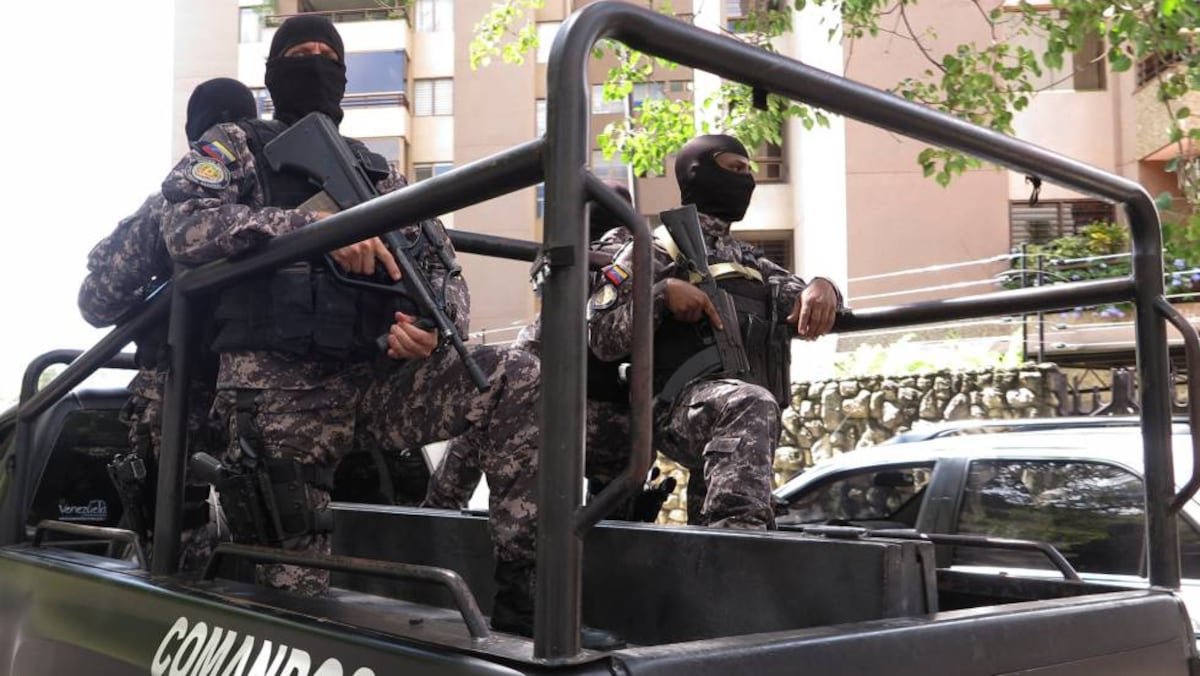 Jesús Armas: Hombres encapuchados se llevan a un opositor venezolano a la salida de un restaurante en Caracas