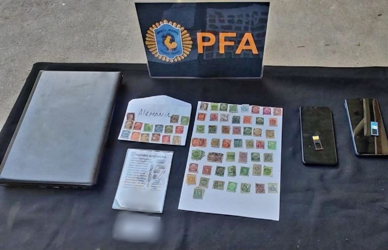 La Policía Federal Argentina notificó a un hombre acusado de vender objetos antisemitas