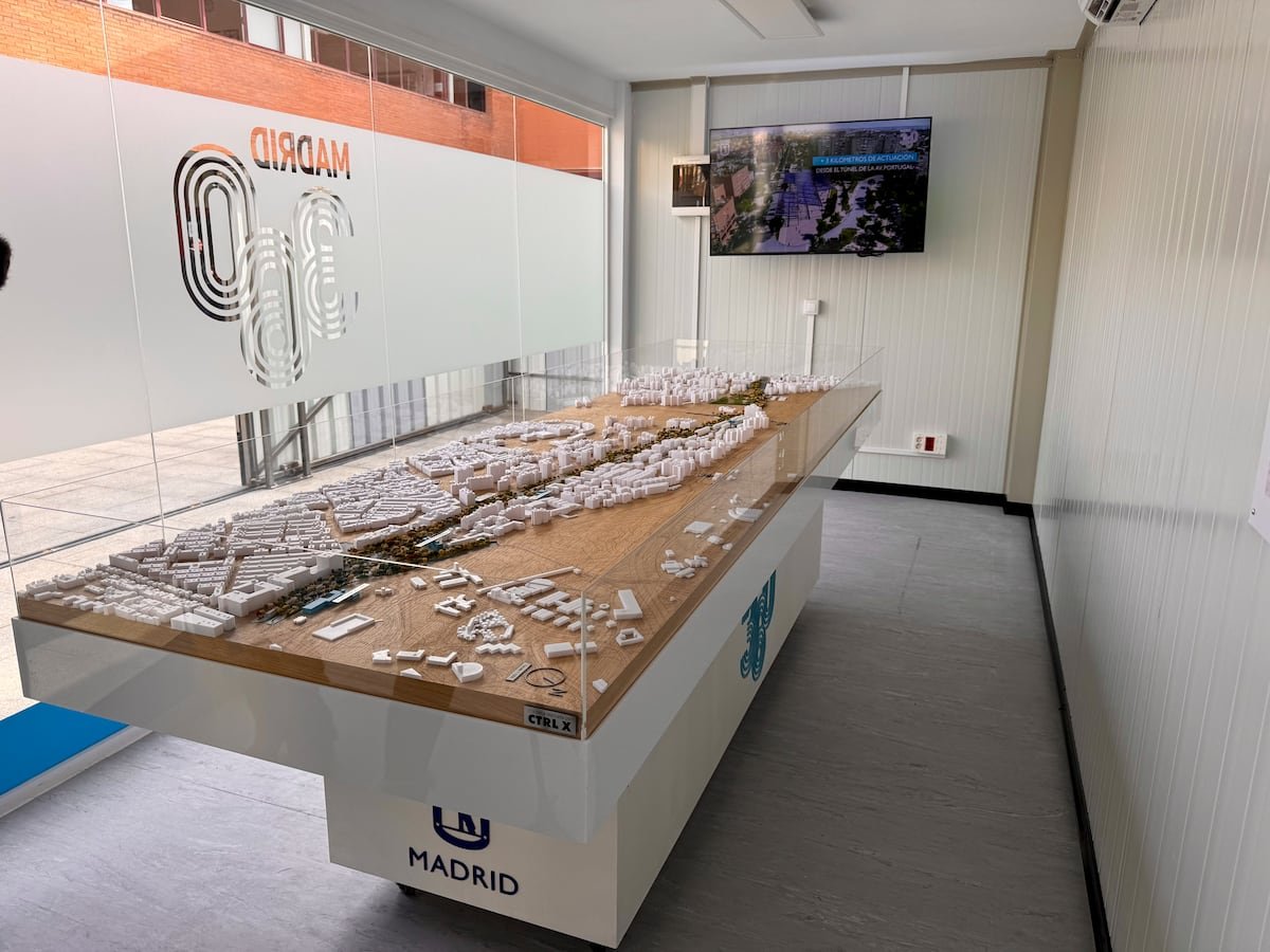 La R-5 será gratis para autobuses, habrá un carril bus en la A-5 y se ofrecerán 40.000 plazas más en Cercanías | Noticias de Madrid