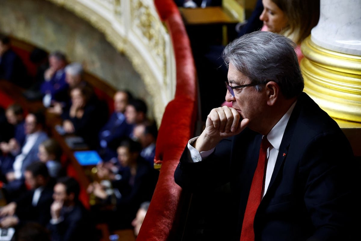 La coalición de izquierdas prepara su estrategia tras la caída del Gobierno de Francia | Internacional