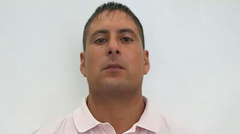 La historia del femicida que estuvo prófugo, cayó cuando fichó como futbolista y lo atraparon en la iglesia