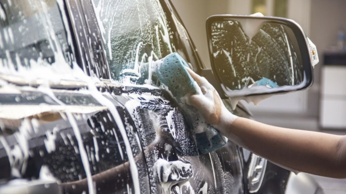 La pesadilla adolescente de tener que lavar el auto de papá