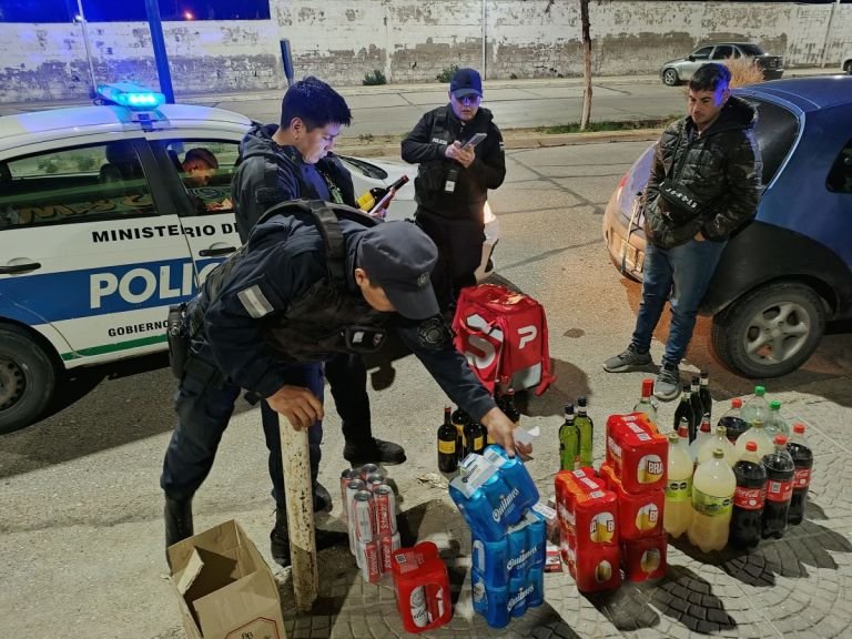 La policía detectó la venta de más de 80 bebidas alcohólicas fuera del horario permitido