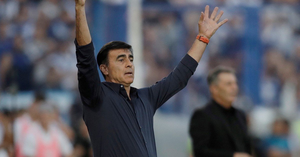 La respuesta de Quinteros tras juntarse con los dirigentes de Vélez :: Olé