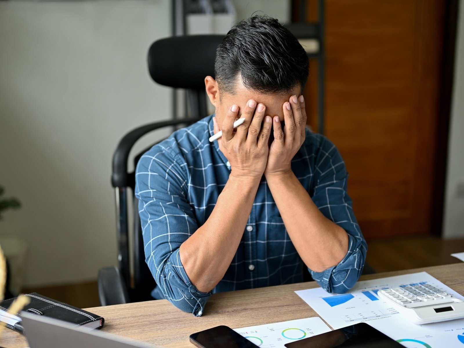 Las cinco causas por las que reprimimos emociones y cómo impacta en nuestra salud