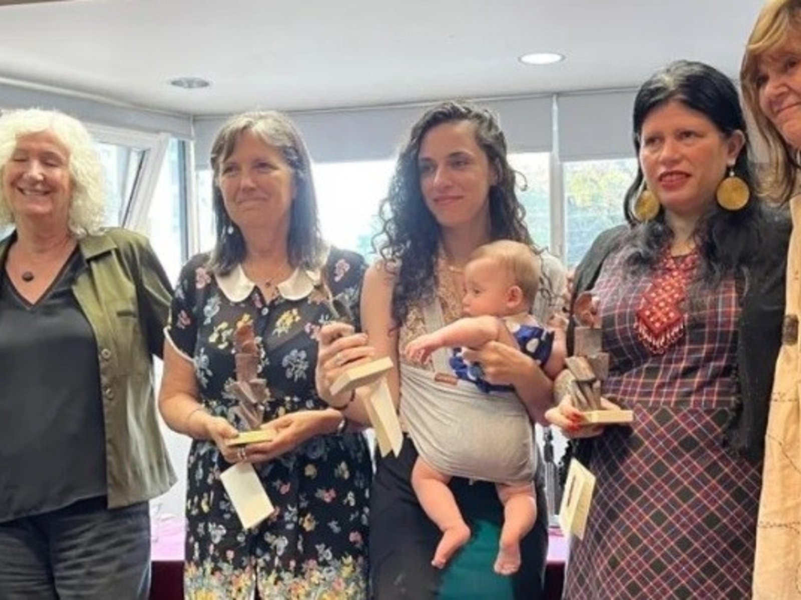 Leila Sucari gana el Premio Walsh-Facio 2024 con su novela erótica ‘La Fiebre’