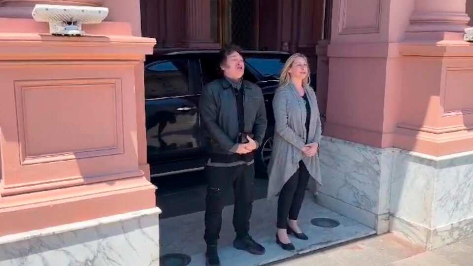 Los claroscuros de Javier Milei: menos apoyos, menos fanáticos | Encuesta del CEOP, especial para Página/12, a un año de gobierno libertario