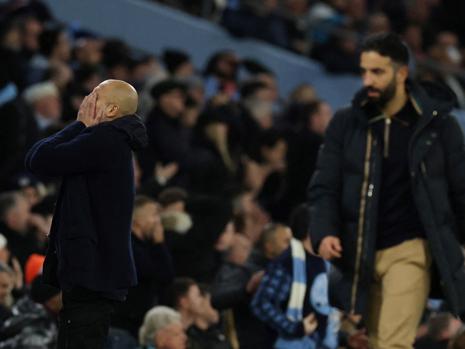 Manchester City le regaló el clásico al United de Lisandro Martínez en un final de locos, y Pep Guardiola no sale de su pesadilla