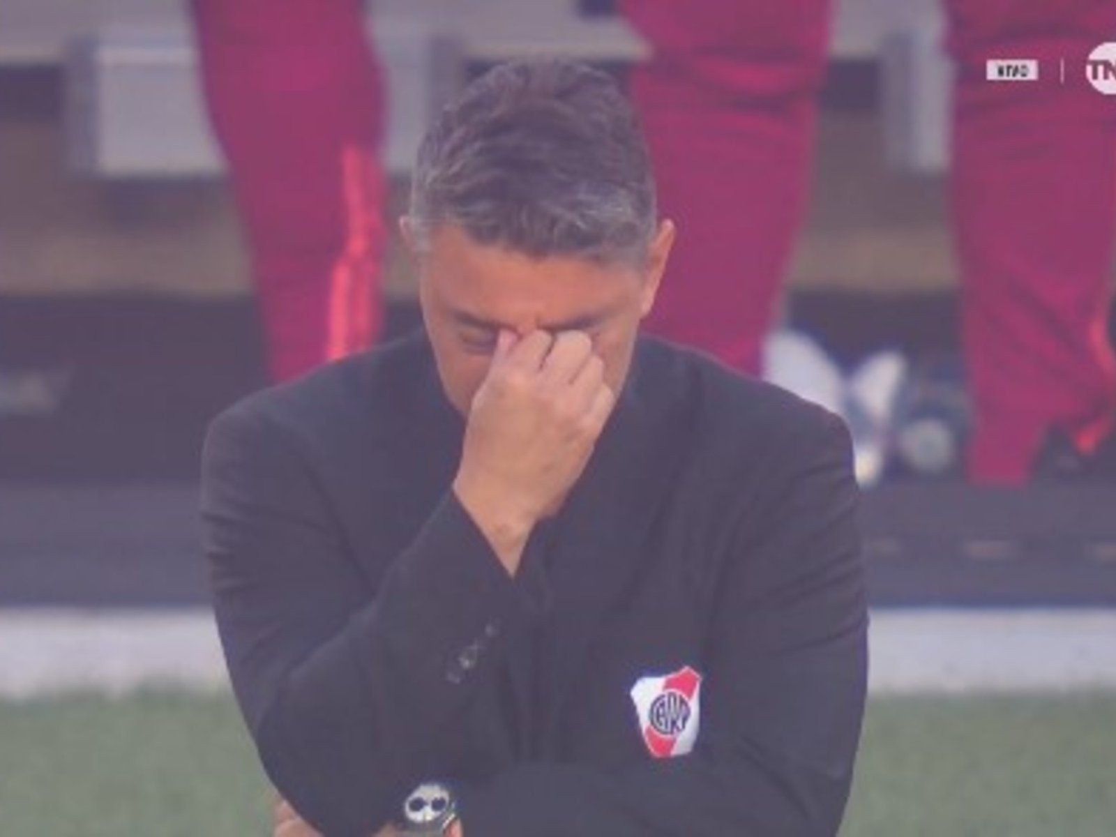 Marcelo Gallardo se quebró tras el emocionante apoyo del Monumental por la muerte de su padre