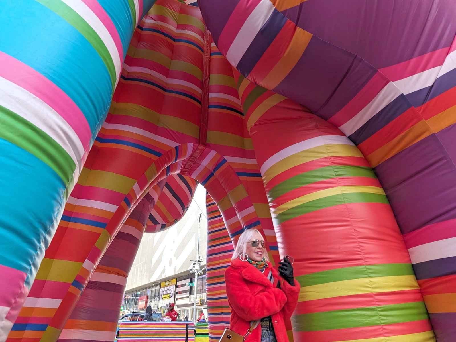 Marta Minujín publica sus memorias neoyorquinas: creatividad frente a la adversidad