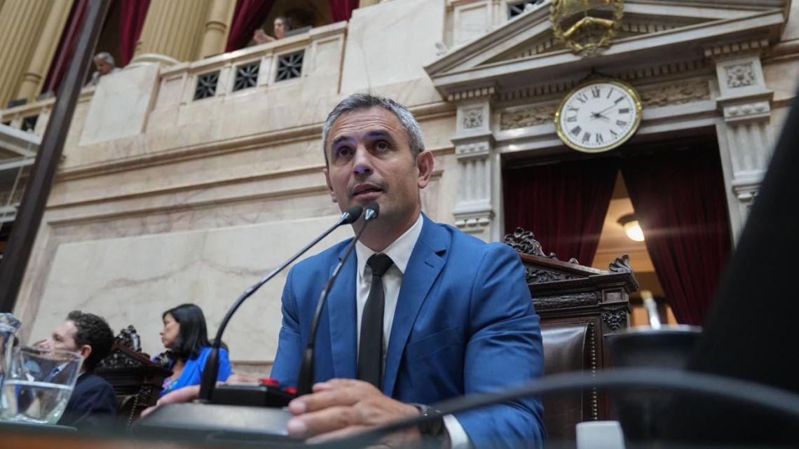 Martín Menem: “Para tristeza de los mismos de siempre, bajó la deuda pública”