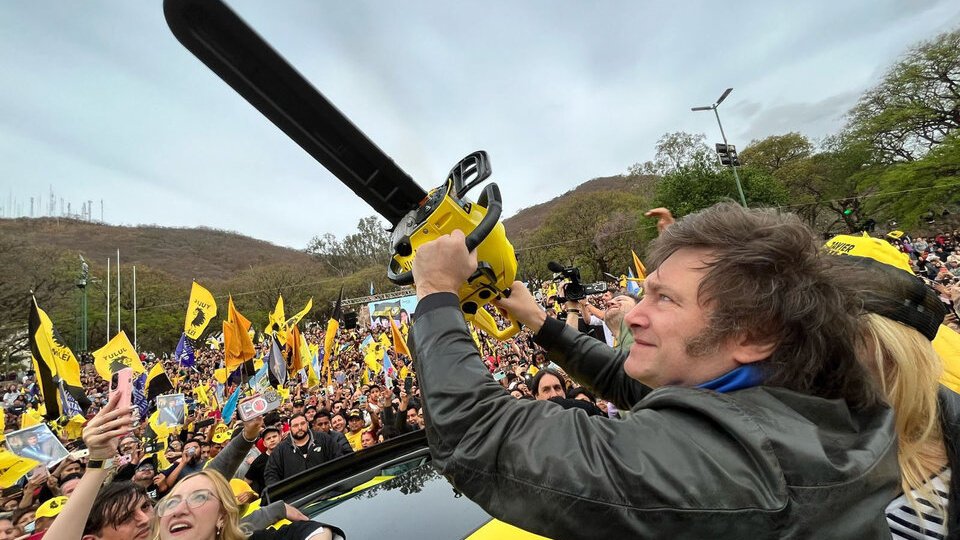 Milei prorrogó el Presupuesto 2023 y le saca filo a la motosierra | Nuevamente podrá ejecutar gastos discrecionalmente