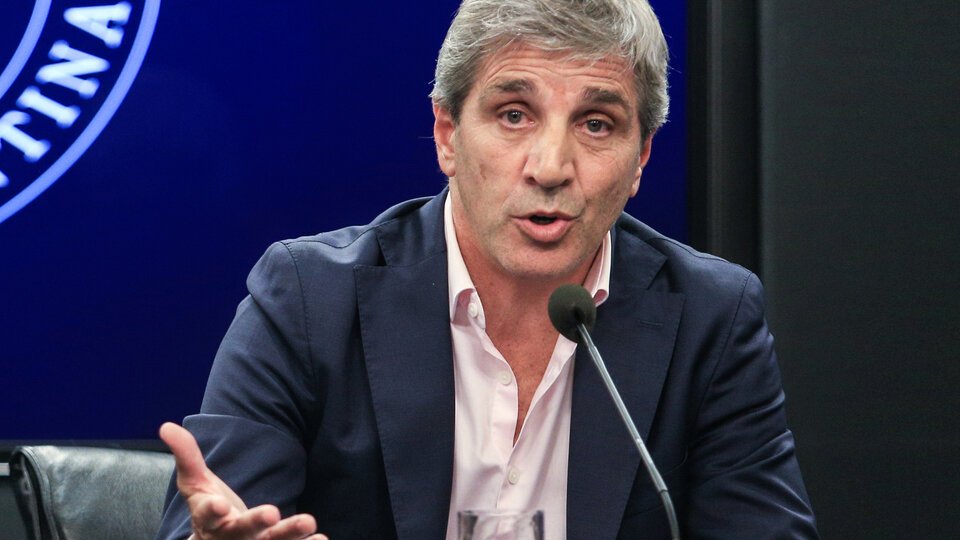 Para Caputo, la suba del dólar es “irrelevante” | Le anticipó al “círculo rojo” que está cerca un nuevo acuerdo con el FMI