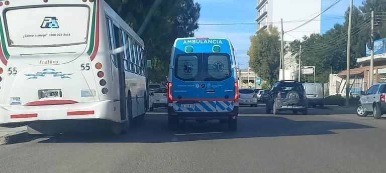 Pasajera lesionada al frenar bruscamente el colectivo