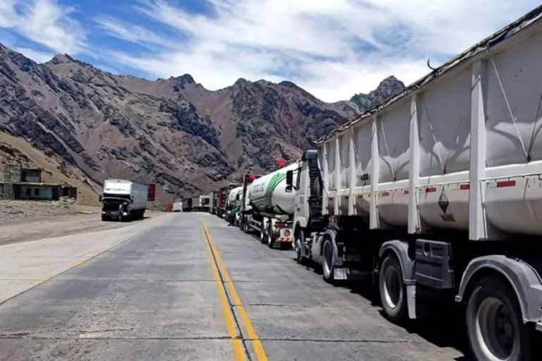 Piratas del asfalto en Chile roban 2 camiones y secuestran a 3 choferes mendocinos