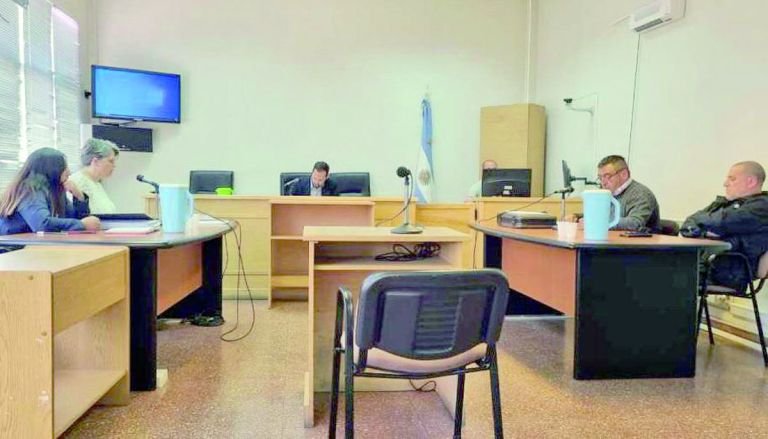 Por haber manoseado a una joven paciente, un médico recibió pena en suspenso y fue inhabilitado a perpetua para ejercer su profesión